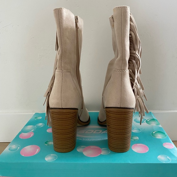 Soda Nelly Beige Fringe Suede Western cowgirl Block Heel Boots Women's Size 7.5 - Picture 3 of 10